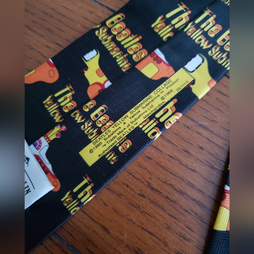 NWOT Rare Beatles Yellow Submarine Tie - Picture 6 of 10